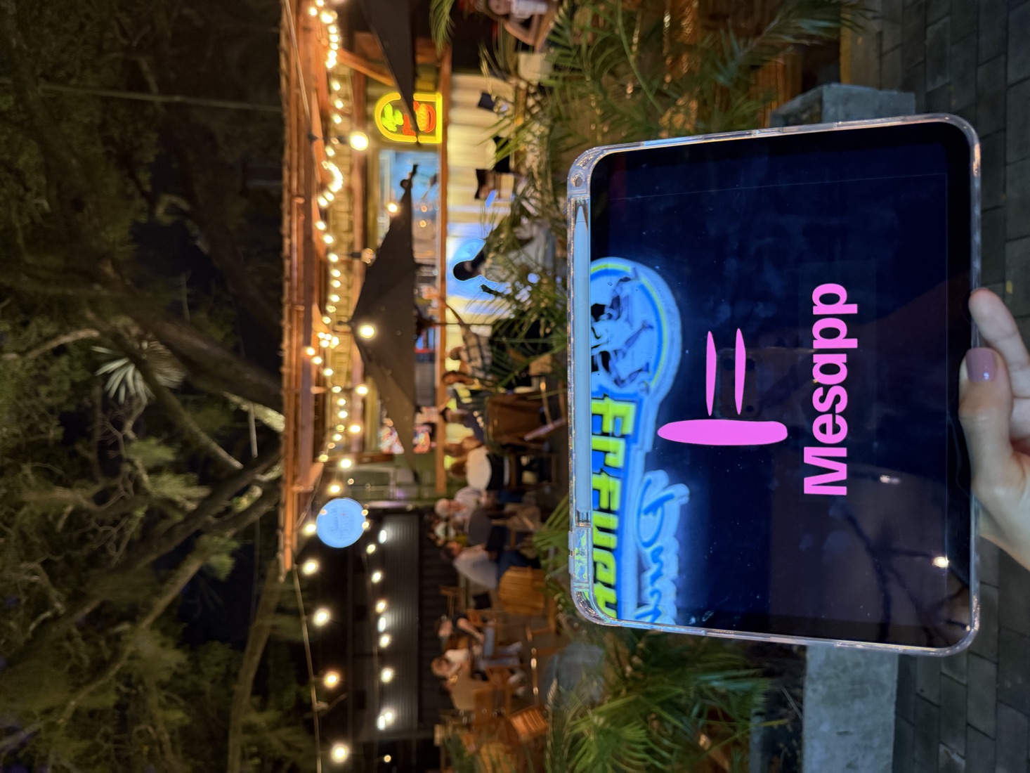 Mesapp en una terraza de restaurante